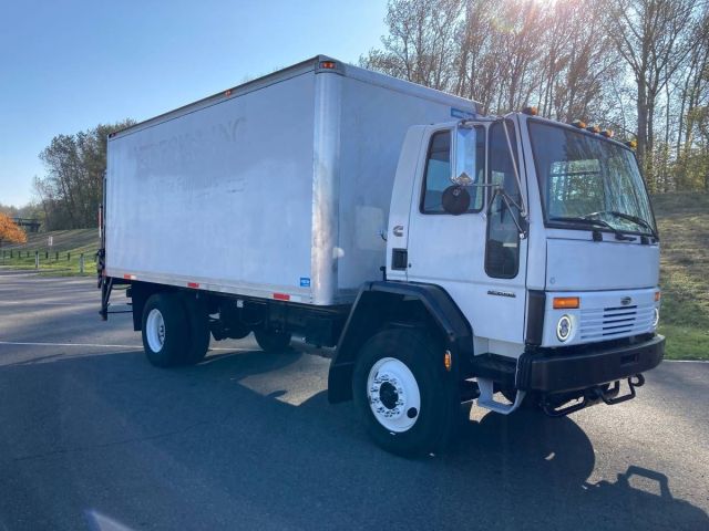 Sterling 18ft Box Truck w Cummins 01.jpg