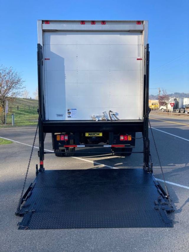 Sterling 18ft Box Truck w Cummins 5.jpg