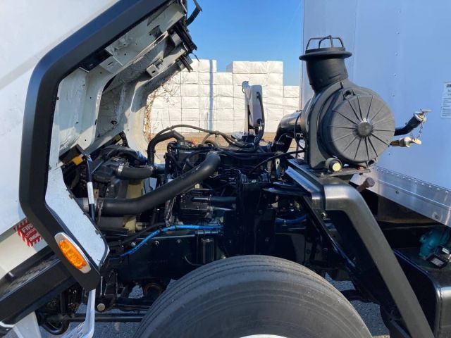 Sterling 18ft Box Truck w Cummins 8.jpg